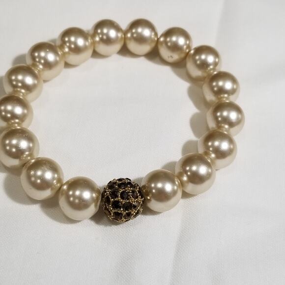 faux pearl bracelet stretch w/ rhinestone paved goldtone bead (onestone missing) - Picture 3 of 5